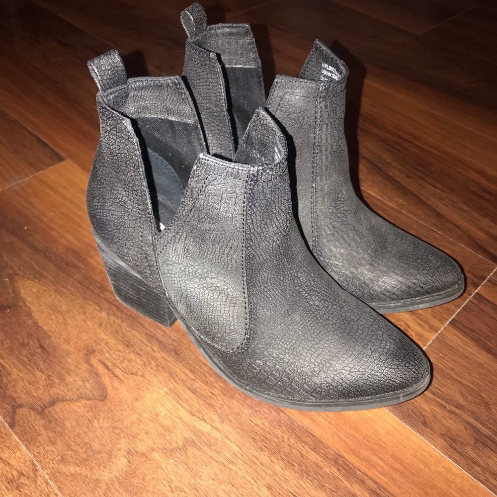 ✨PERFECT BLACK BOOTIES✨